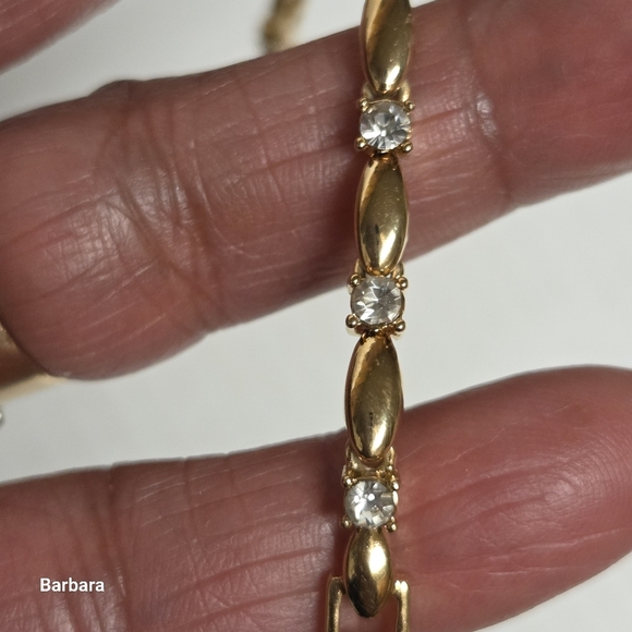 Vintage Delicate Avon Gold-tone Oval and Crystal Link Bracelet - Picture 5 of 6